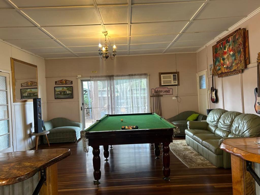 Gundy Pub & Caravan Park Gundiah Luaran gambar